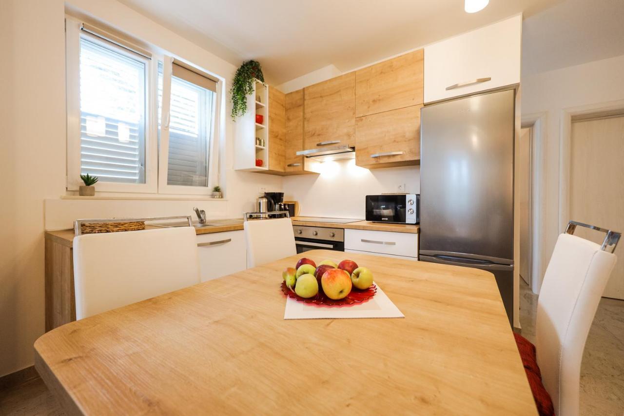 Apartmani Lelu Pridraga Экстерьер фото
